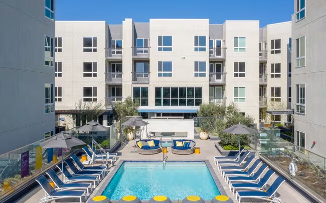 946 S Kingsley Ave, Los Angeles, CA 90006.